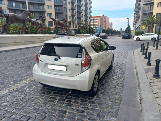 Toyota Aqua-2