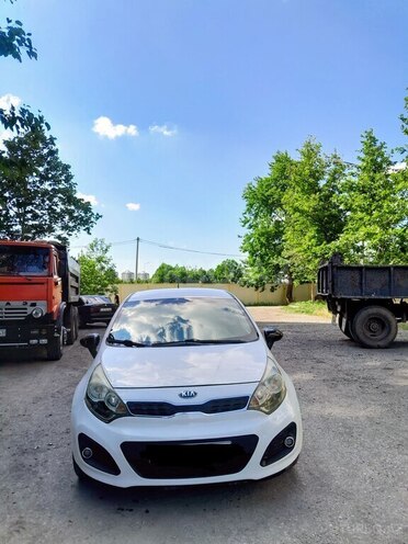 Kia Rio-1