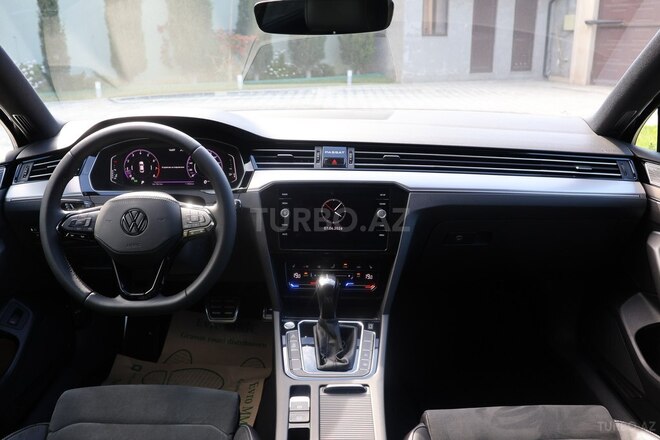 Volkswagen Passat-8