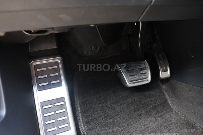 Volkswagen Passat-11