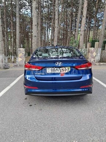 Hyundai Elantra-12