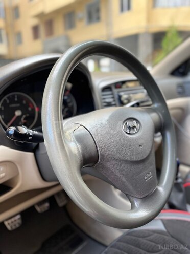 Hyundai Accent-16