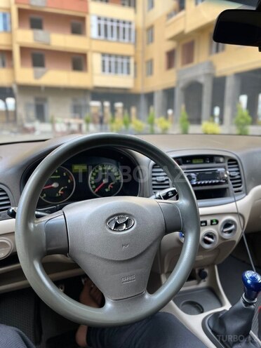 Hyundai Accent-18