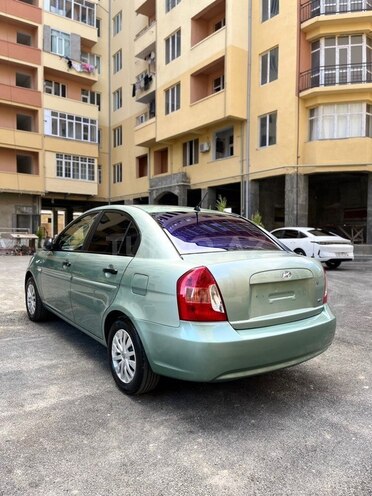 Hyundai Accent-7