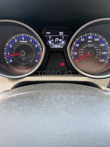 Hyundai Elantra-8