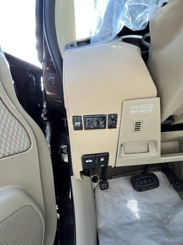 Nissan Tiida-4