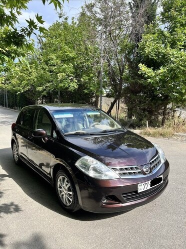 Nissan Tiida-12
