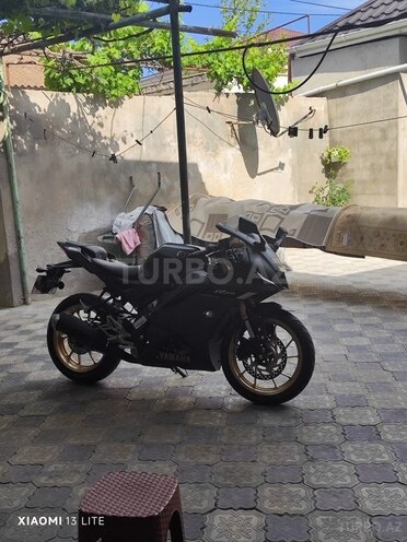 Yamaha R15 V4-4