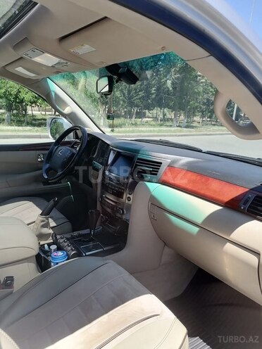 Lexus LX 570-21