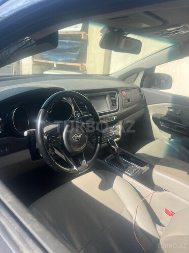 Kia Carnival-5