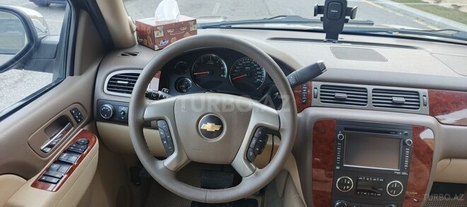 Chevrolet Suburban-5
