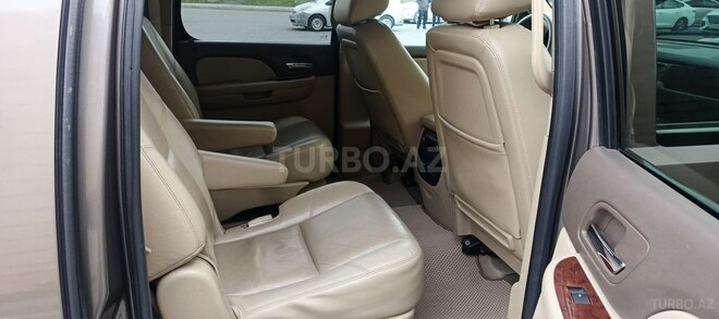 Chevrolet Suburban-11
