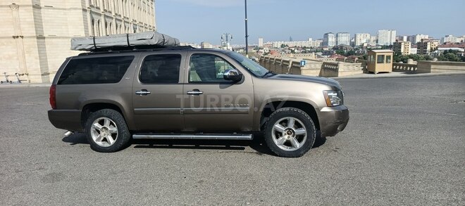 Chevrolet Suburban-2