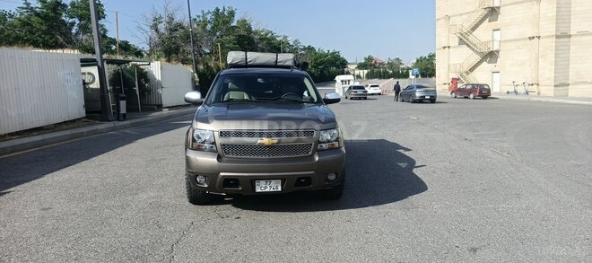 Chevrolet Suburban-1