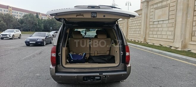 Chevrolet Suburban-9