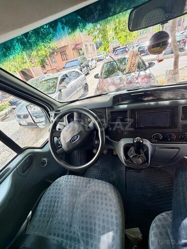 Ford Transit-10