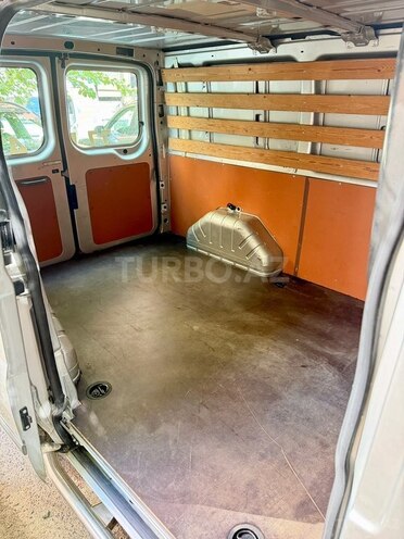 Ford Transit-13