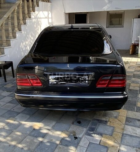 Mercedes E 270-2