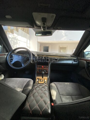 Mercedes E 270-3