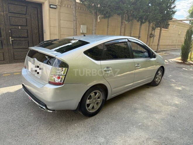 Toyota Prius-5
