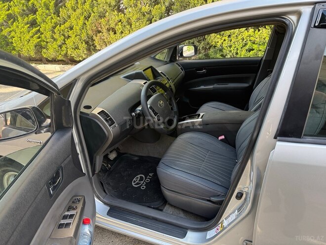 Toyota Prius-11