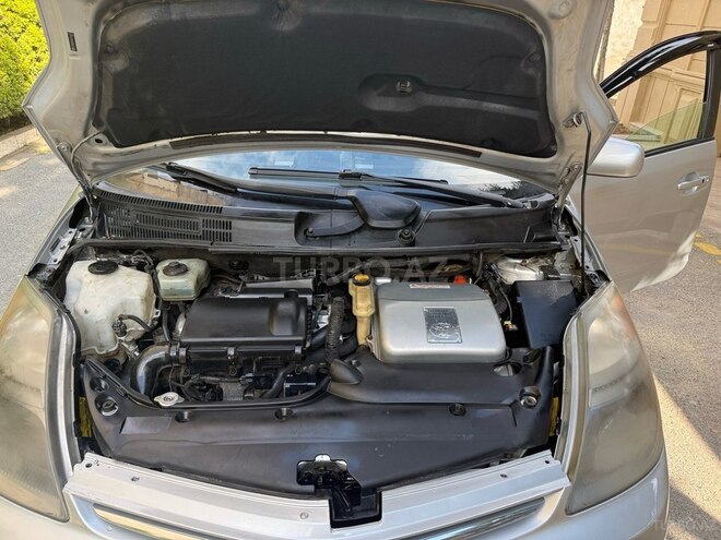 Toyota Prius-12