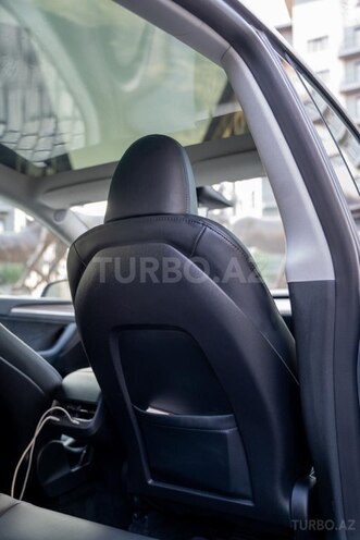 Tesla Model Y-6