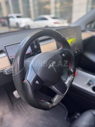 Tesla Model Y-10