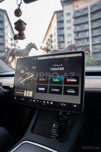 Tesla Model Y-9