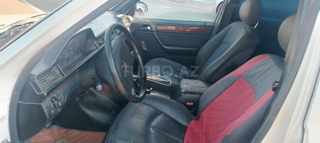 Mercedes 200 D-6