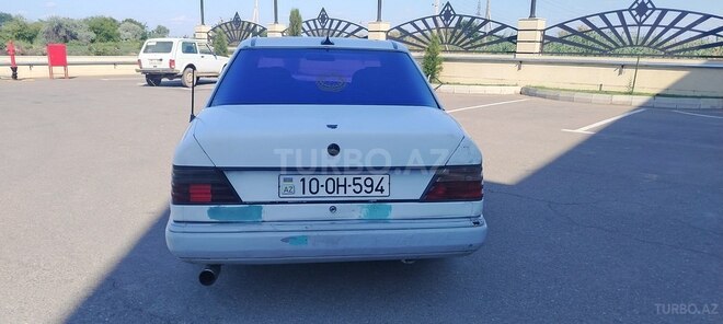 Mercedes 200 D-2