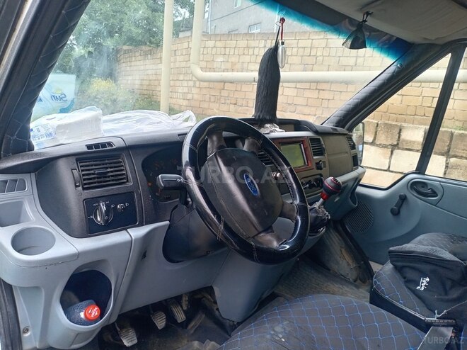 Ford Transit-3