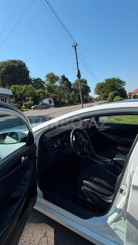 Hyundai Sonata-6