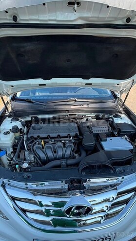 Hyundai Sonata-14