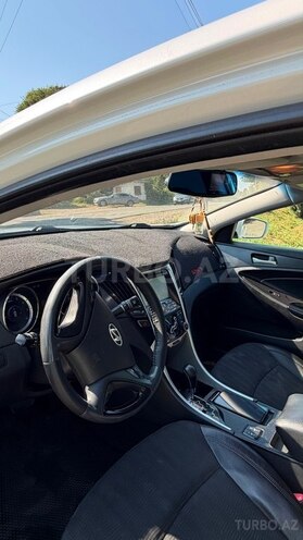 Hyundai Sonata-11