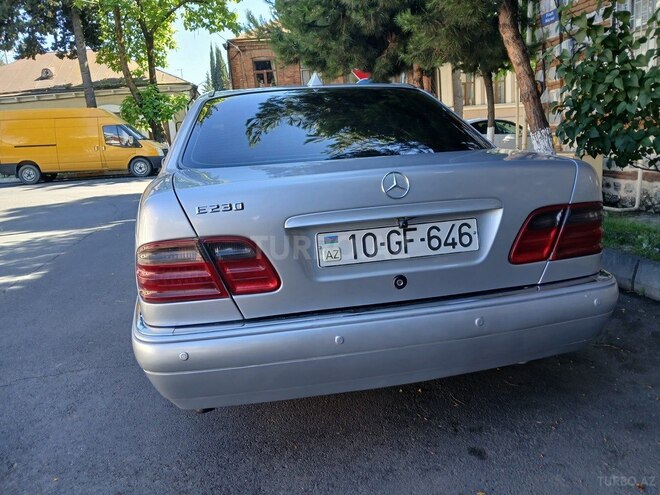 Mercedes E 230-2