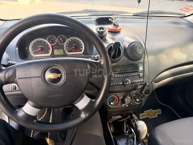 Chevrolet Aveo-5