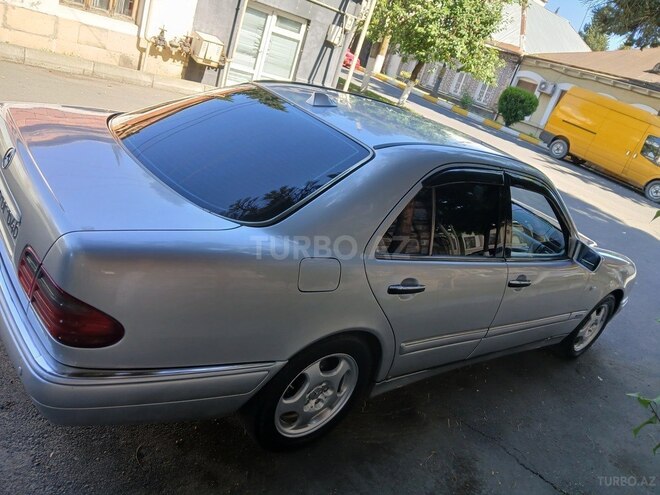 Mercedes E 230-6