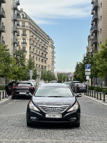 Hyundai Sonata-5