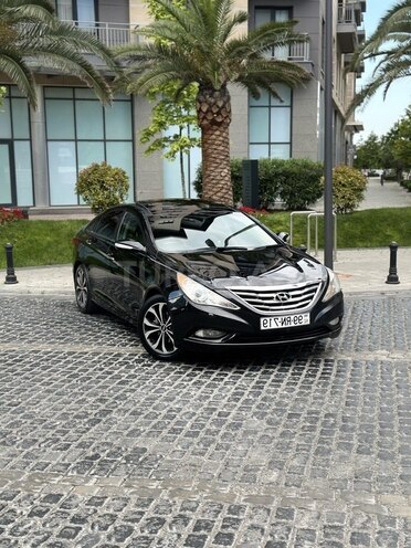 Hyundai Sonata-12