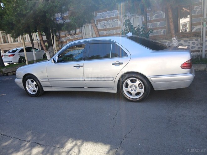 Mercedes E 230-7