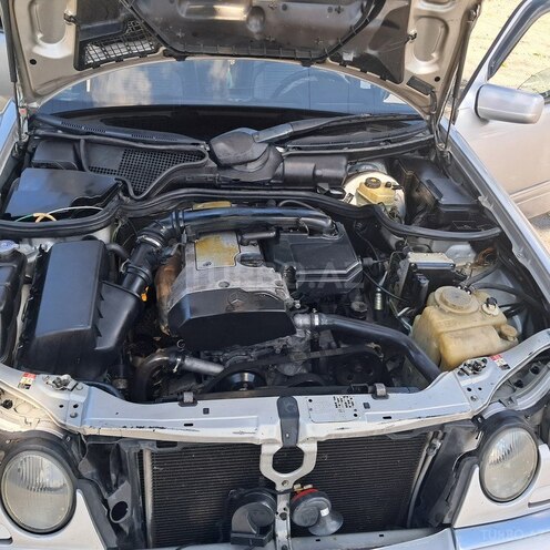 Mercedes E 230-9