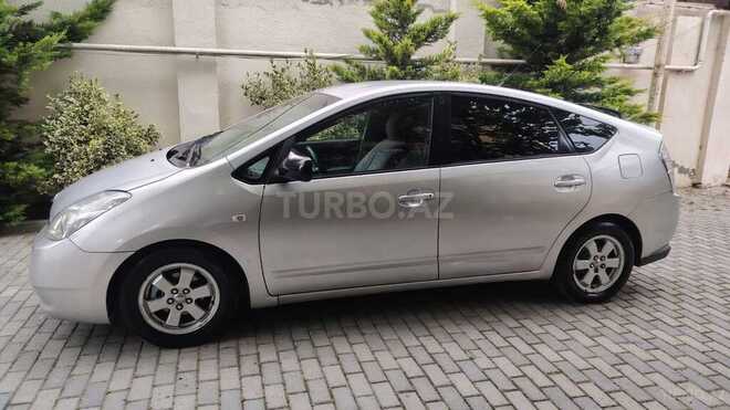 Toyota Prius-5