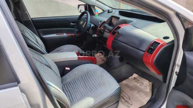 Toyota Prius-12