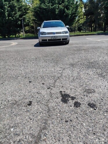 Volkswagen Golf-1