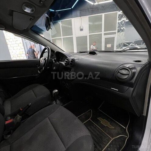 Chevrolet Aveo-10