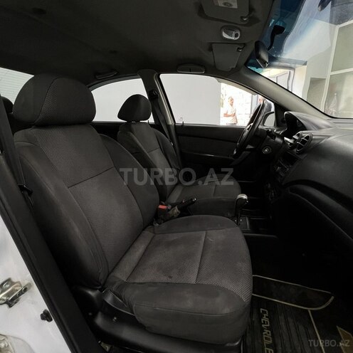 Chevrolet Aveo-8