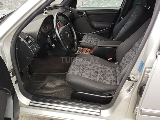 Mercedes C 200-11