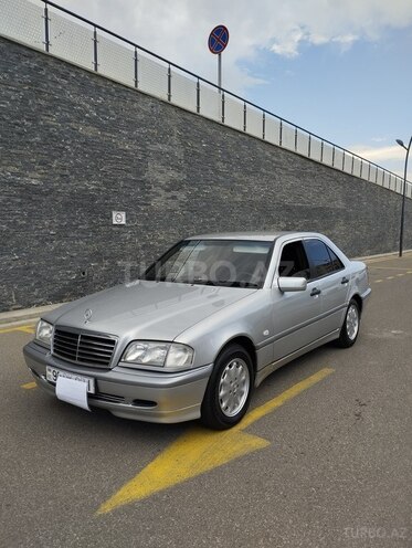 Mercedes C 200-1