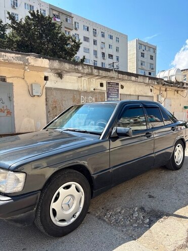 Mercedes 190-4
